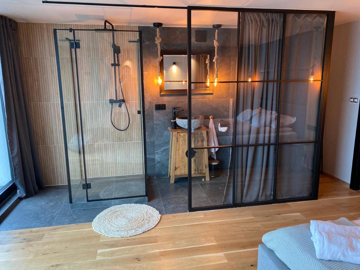 Rewa Cztery Pory Roku Villa Buitenkant foto